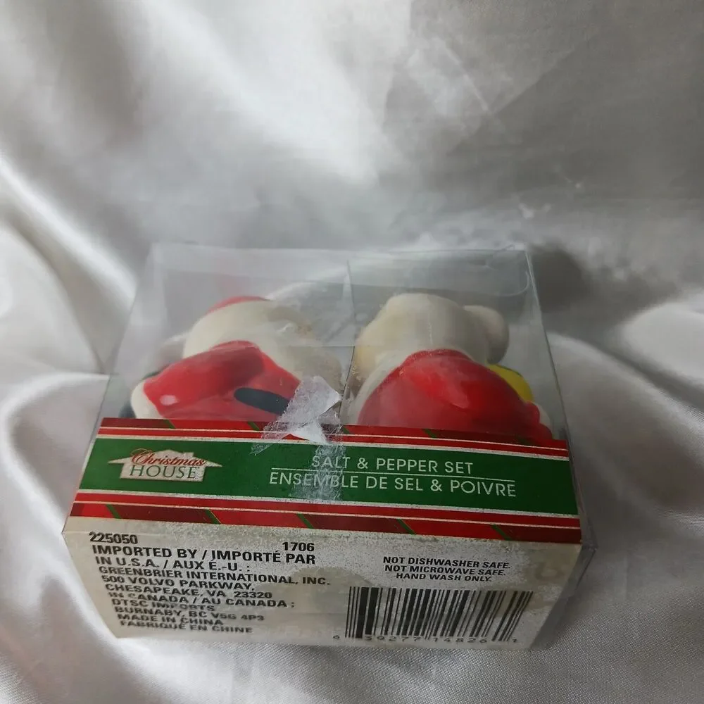 VINTAGE KISSING SANTA & MRS. CLAUSE SALT & PEPPER SET